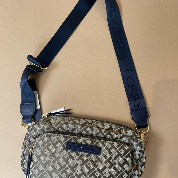 Tommy Hilfiger Logo Brown Signature Crossbody Bag - Picture 5 of 5